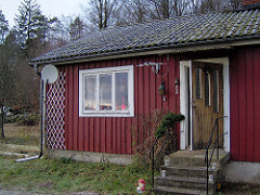 Hus med udendørs julepynt