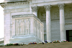 SW and up - Tomb of the Unknown Soldier - Arlington National Cemetery - 2012