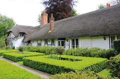 Old Thatch Gardens 15-05-2014