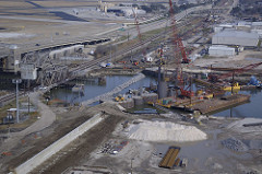 Installation of cofferdam in New Orleans