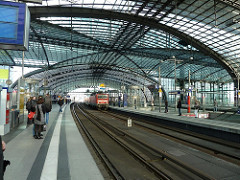 Andenes de S-Bahn en Berlin Hauptbahnhof