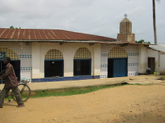 Vue de près de la grande mosquée de Kindu