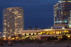 Atardecer en Punta | Hotel Conrad y Torre de Carlos Ott | 110126-0191-jikatu