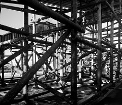 Гигантская деревянная горка в центре города