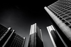 Ogni sera là a passo di danza salire le scale.