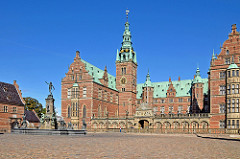 Denmark_0313 - Frederiksborg Castle Courtyard