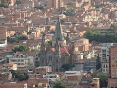 MEDELLÍN - ATARDECER EN SUS IGLESIAS
