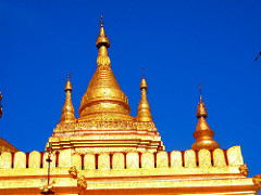 Shwezigon pagoda in Nyaung U (Myanmar 2013)