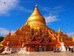 Shwezigon pagoda in Nyaung U (Myanmar 2013)