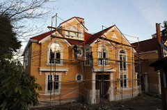 Fancy yellow house construction and painting, overlooking Lake Washington, North Matthews Beach, Sand Point Way Uplands, Seattle, Washington, USA