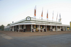 Birdsville Pub_0009