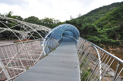 安養藝術公園 Anyang Art Park 054 - Acconci Studio - Linear Building up in the trees.jpg