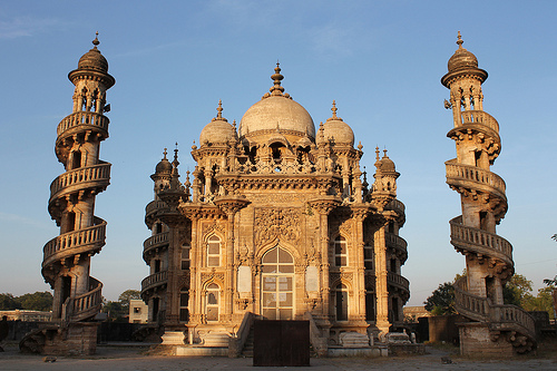 Junagadh, Bahauddin Makbara